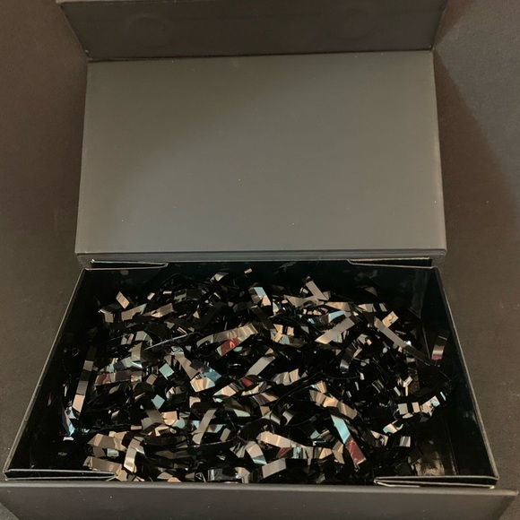 MAC COSMETICS. NWT. - Picture 3 of 4